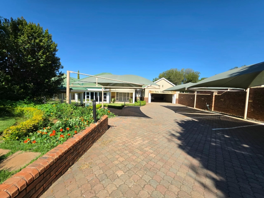 8 Bedroom Property for Sale in Riebeeckstad Free State